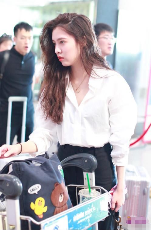 厉害了宋妍霏!只因穿对一条阔腿裤，169身高竟穿出2米的气场