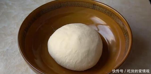 「盒子的做法」春天常做这馅饼吃,不发面不破皮不露馅,鲜香味美,连吃3个不够