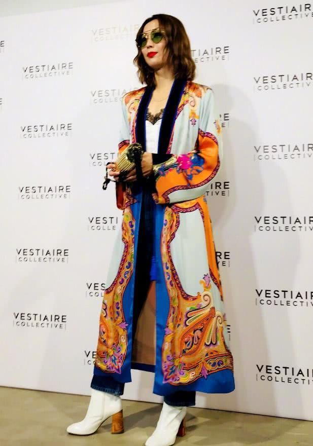 郑秀文也炫腹,但马甲线竟是“梯形”!怎么练出来的?