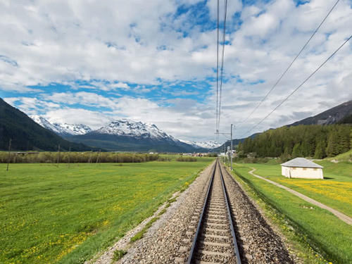 世界上最慢的火车，比我国高铁慢10倍，乘客却嫌太快