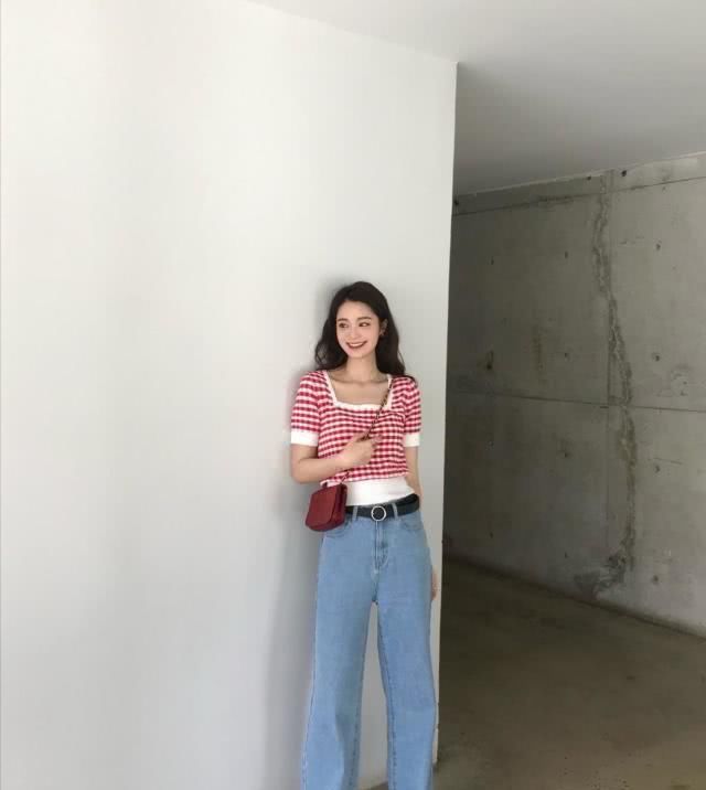  【种款式】简洁的现代感配搭，雅致气质女生的平时穿衣搭配示范性，显年轻溫柔又时尚潮流