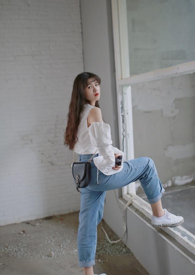 「褶皱设计」可盐可甜的小清新穿搭,文艺又减龄,这个初夏做个小仙女吧