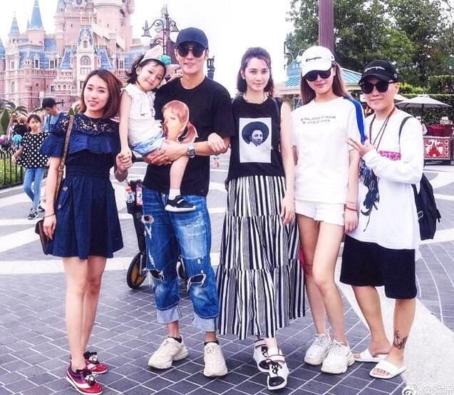 真给吃瓜群众爆点知情人称张丹峰已辞退毕滢,女方微博改浪迹天涯