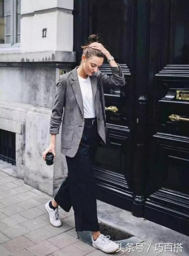 不论多大年龄的女人,这3种外套穿对了,浑身女人味