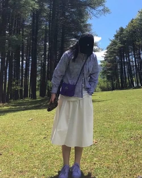  『巨潮』匡威这双越洗越脏的“开口笑”火了，像沾上蓝色中性笔水，巨潮！