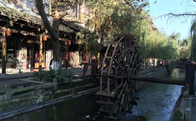 为什么人们总是喜欢去成都旅游,而不是去重庆