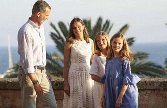 西班牙王室家庭照公开，网友：基因的力量真强大！