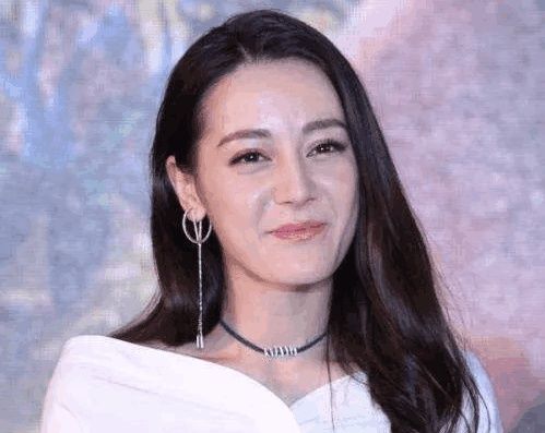 杨幂、周冬雨的耳环都才几百块, 你距离女明星的差距就是一个耳环