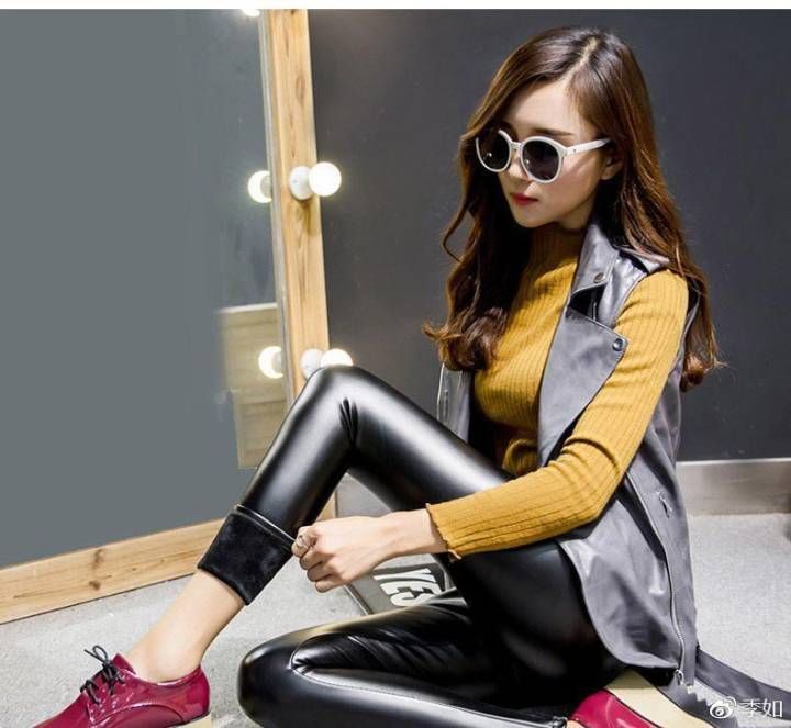 图4皮裤美女，清纯如邻家少女一般!