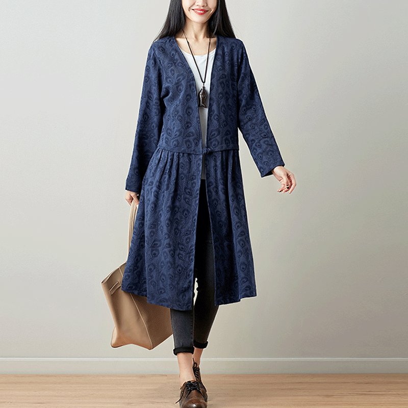 女人再懒别穿打底衫出门，今年流行的风衣外套，洋气减龄又舒适