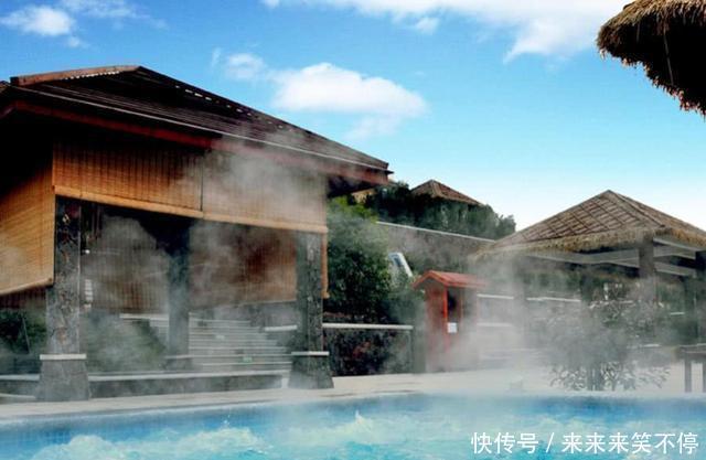 中国游客去到日本泡温泉,刚推开门看了一眼,男子吓得转身就跑