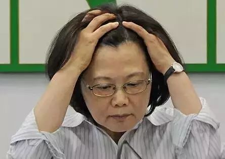 蔡英文白了头，愁的？