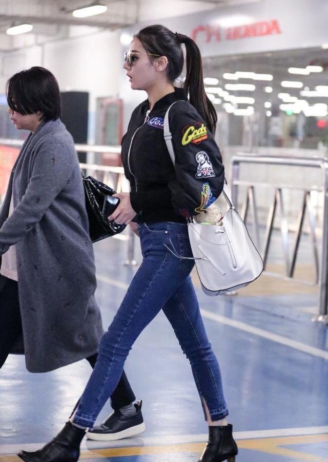 迪丽热巴大秀筷子腿,身材比例堪比超模获赞无数