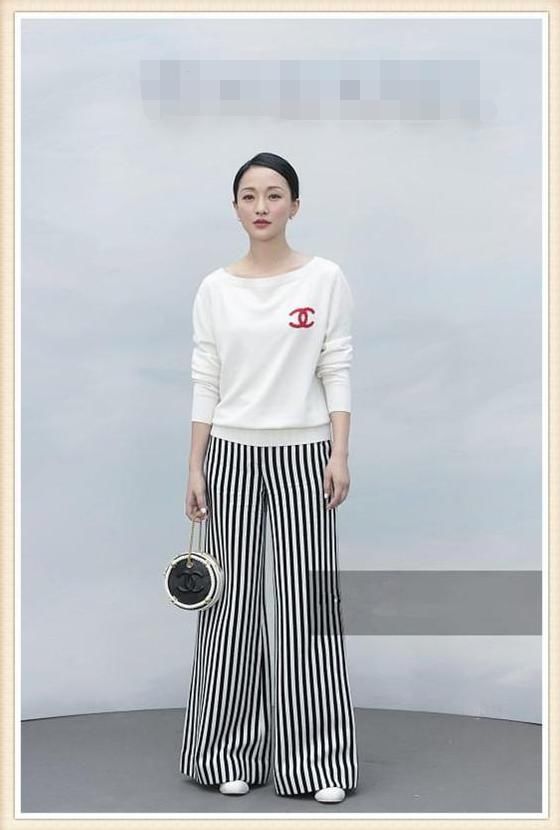 机场上的周迅邋遢不堪，时装周上却美出天际，网友：这才是真女神