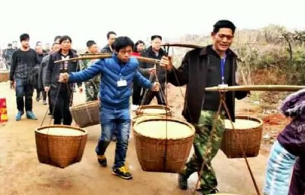 老农不解，为何农民当年交的公粮不能算社保？这3点解释你满意吗