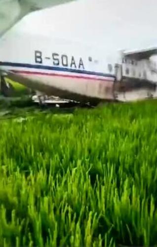 辟谣|这架在中国各地掉了无数次的飞机，最近又掉在万宁的农田里