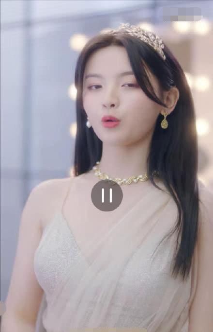 不少■杨超越又接新代言，造型精致身材却掉线，依旧是“季抛代言人”？