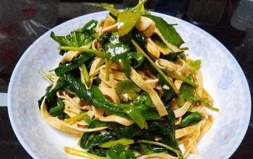  『营养』凉拌菠菜豆腐皮，上班族的快手晚餐，简单省时，美味又不失营养