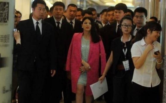  『反骂』他痛批明星耍大牌, 却被反骂: 只准你老婆行, 别人就不行!