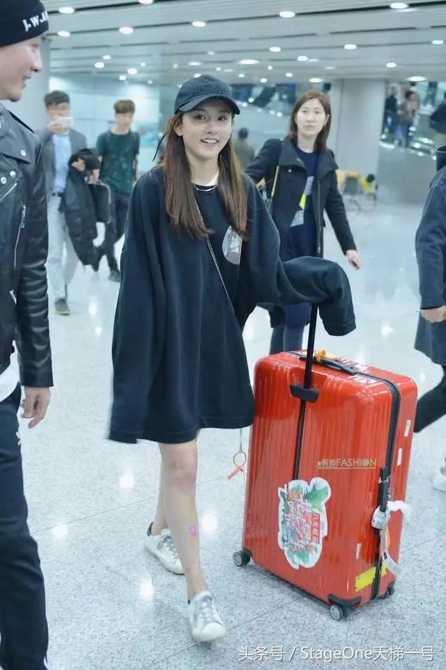 有机会和易烊千玺、刘昊然、吴磊、宋祖儿一起晒黑也不错啊~