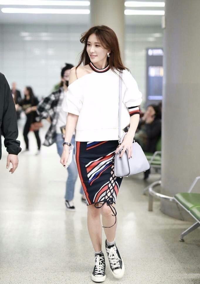 林志玲为了遮腰部的肉，硬是要在腰间加一个黑色的“栅栏”!