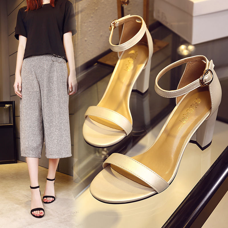 这样的高跟鞋不会很高，所以上班也能穿