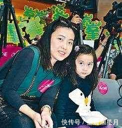 看了香港女首富甘比的搭配功力, 才知道刘銮雄为什么独宠她一人