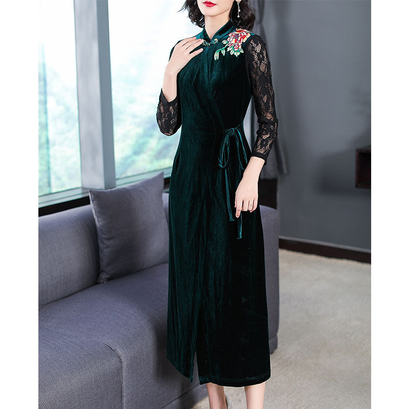 有一种美叫“旗袍”，立秋已到，42岁老婆穿旗袍，简直美若天仙