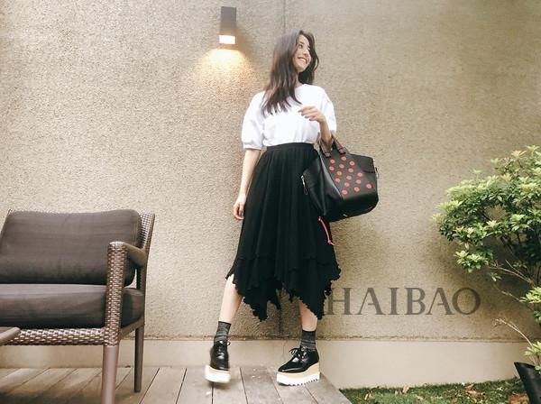 石原里美香港游这样穿?明星型人都爱的黑白配这样穿才好看:最简单