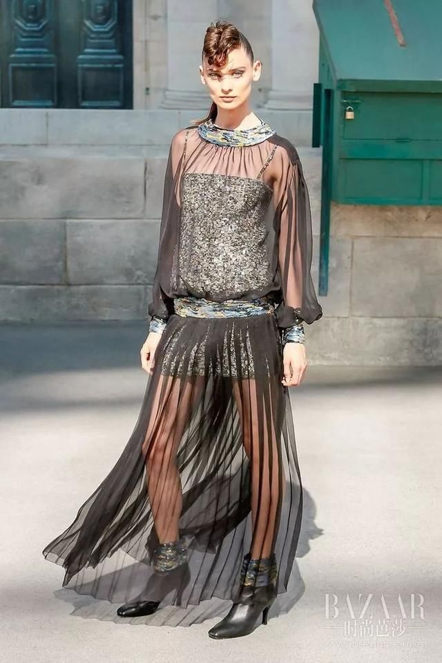 塞纳河倒映的Chanel高定,流淌的是左岸的旧时光