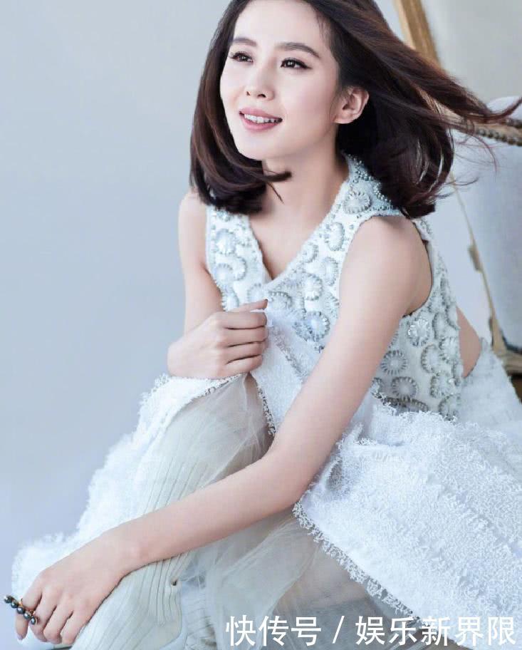 婚后的刘诗诗穿浅色连衣裙，温柔清澈的她品位高了，美出新高度！