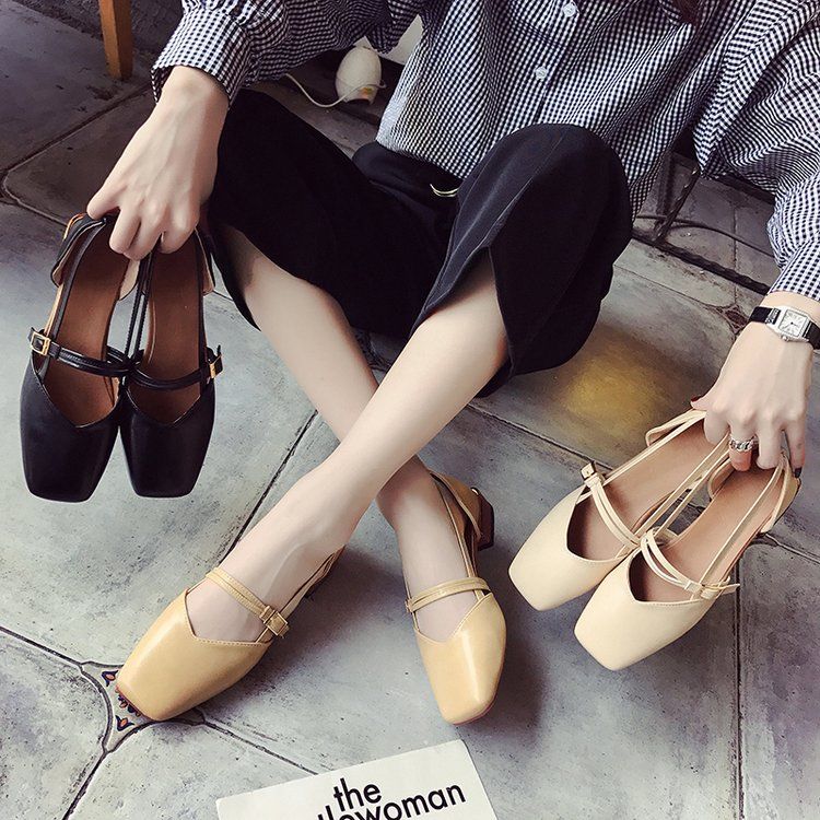 今年流行的几款凉鞋，超级衬脚美，每一款都堪称经典