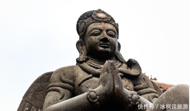 中国有活佛转世,尼泊尔却用这种方式挑选“活女神”,游客惊叹