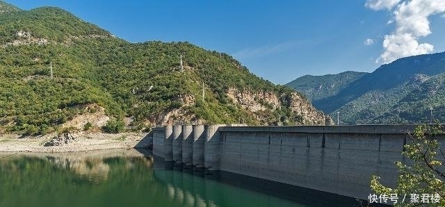 『地方』秋分前后,鲤鱼最爱“藏”在这4个地方,下竿就中鱼,全是大鲤鱼