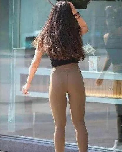 微胖妹子穿打底裤,潮范满满,修身显瘦