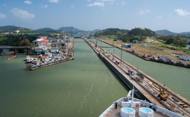 全球最贵的收费站，一次可达上百万，却依旧“车水马龙”！