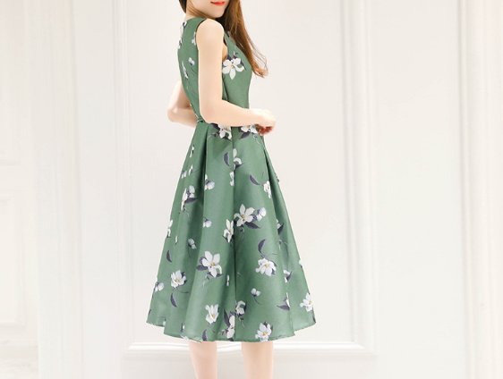 入秋了，35岁的我打死也不穿打底裤，就爱穿这种裙，才有女人味