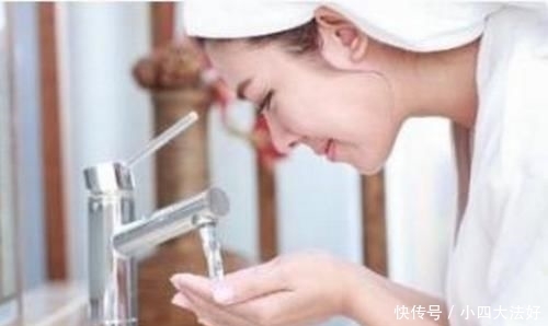 小妙■洗脸别再用洗面奶了,教你一个小妙招,让你的脸越洗越白皙!
