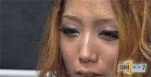 女孩一年没有卸妆，卸完妆后让人无语
