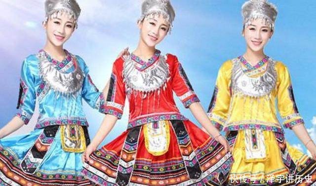  「超过」我国人口最多的四个少数民族，人口平均超过1000万，是