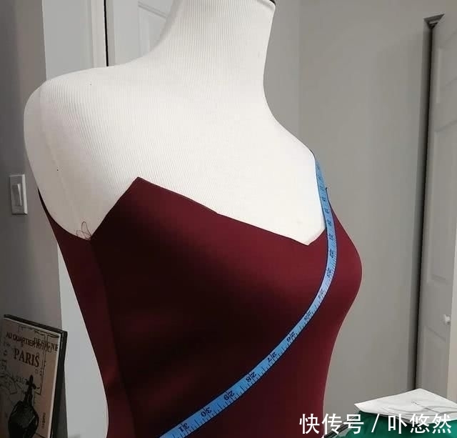  『添加』礼服这样设计才独具一格，原来是从胸前添加褶皱，更加立体有质感