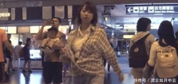 美女突然脱掉衣服，露出肚子，动作太大胆，下一幕众人纷纷夸赞