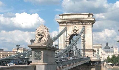 获得诺贝尔奖最多的国家，最支持中国人，四周不临海却最会玩水！