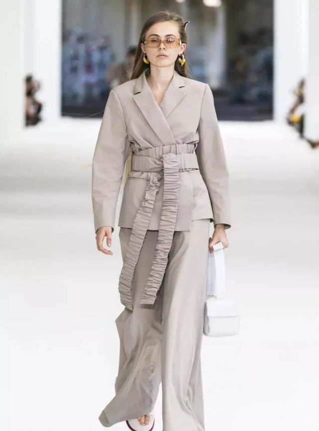  『裤带』2021春夏季关键点剖析：好用袋子设计方案/本布裤带，呈现女性無限风采！