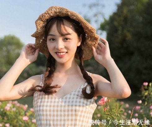 写真:阳光吊带裙美少女,午后俏皮唯美写真