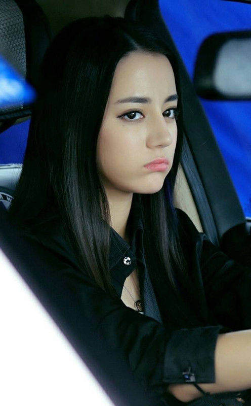 迪丽热巴化身女特工，一身装扮酷帅无比，你被惊艳到了吗