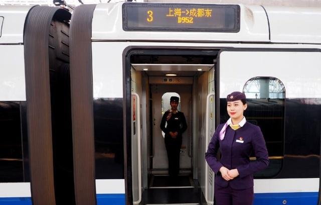  #舒适#中国最舒适的卧铺，不仅价格非常实惠，行车速度也比火车