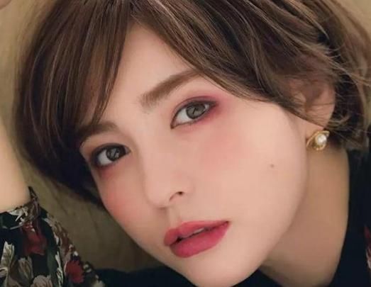 眼妆@眼线和睫毛膏,哪个应该先画?顺序若总是弄反,眼妆显脏还不持久
