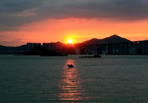  「佛山」广东未来前途光明的城市，珠三角中心城市之一，中山、