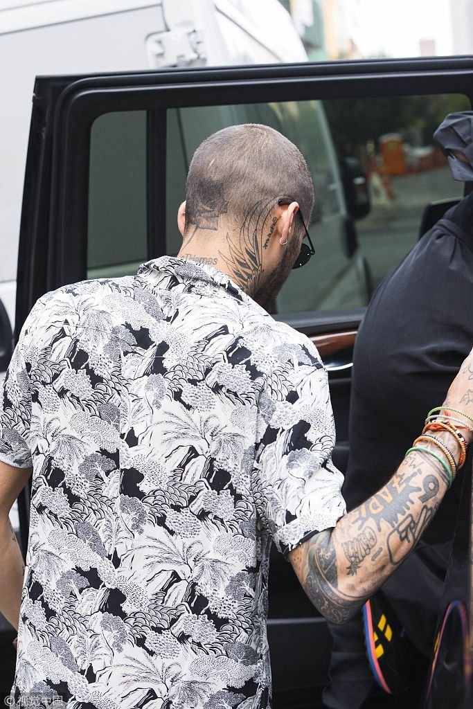 撒狗粮！吉吉与“美渣”复合戴男友名牌表真心 出双入对高颜值吸